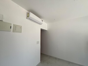 Room in 1 BHK Apartment at Omkar Signet, Malad East – for Rent