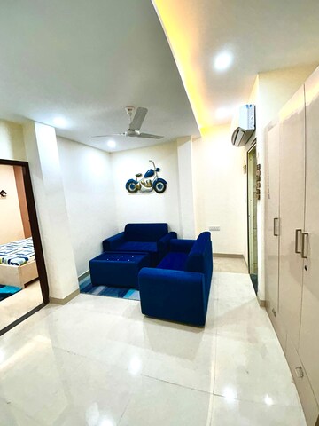 Master Bedroom in 1 BHK Builder Floor at DLF City Phase IV, Dlf Phase iv – for Rent