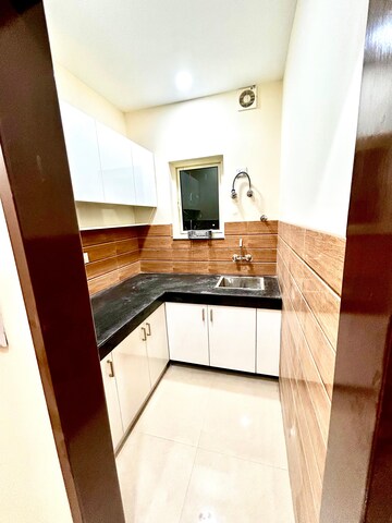 Master Bedroom in 1 BHK Builder Floor at DLF City Phase IV, Dlf Phase iv – for Rent