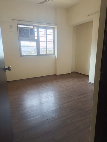 Room in 2.5 BHK Apartment at Lodha Splendora, Ghodbunder Road – for Sale