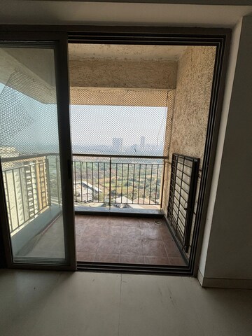 Room in 2 BHK Apartment at Lodha Splendora, Ghodbunder Road – for Sale