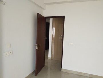 Room in 3 BHK Apartment at ILD Grand, Sector 37c – for Rent