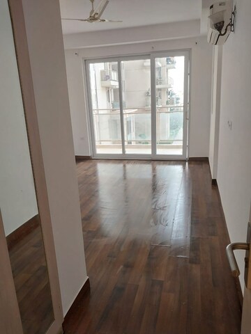 Room in 3 BHK Apartment at Conscient Heritage Max, Sector 102 – for Rent