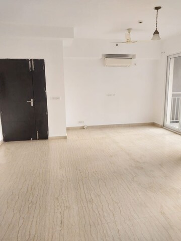 Room in 3 BHK Apartment at Conscient Heritage Max, Sector 102 – for Rent