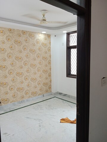 Room in 2 BHK Builder Floor at Govindpuri – for Rent