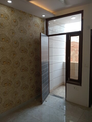 Room in 2 BHK Builder Floor at Govindpuri – for Rent
