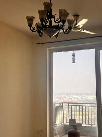 Room in 2 BHK Apartment at ACE Platinum, Zeta I Greater Noida – for Rent