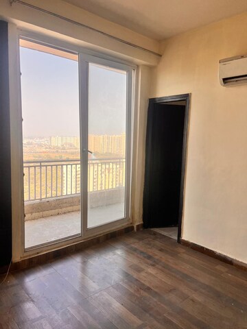 Room in 2 BHK Apartment at ACE Platinum, Zeta I Greater Noida – for Rent