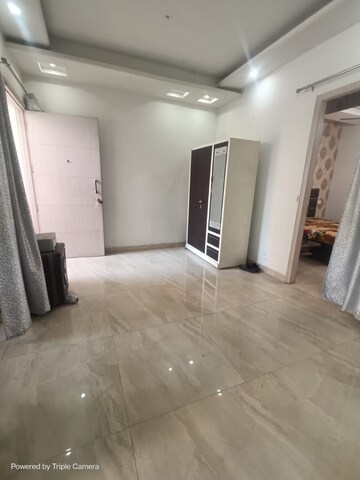 Room in 3 BHK Apartment at Dhakoli Village – for Rent