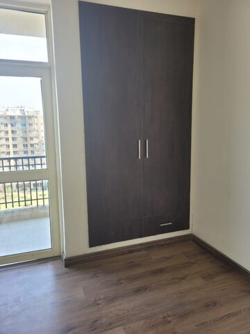 Room in 2 BHK Apartment at Sushma Green vista, Ghazipur – for Rent