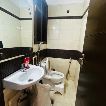 Attached Bathroom in 3 BHK Builder Floor at Safdarjang Enclave – for Rent
