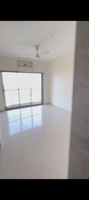 Room in 2 BHK Apartment at Cosmopolis Tower, Andheri West – for Rent