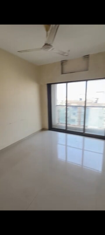 Room in 2 BHK Apartment at Cosmopolis Tower, Andheri West – for Rent