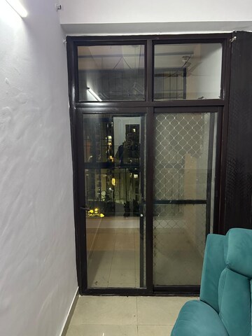 Room in 2 BHK Apartment at Raj Nagar Extension – for Rent
