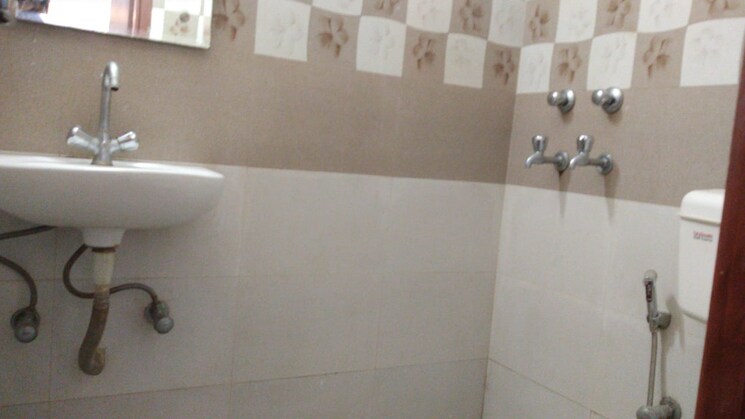 Bathroom, ansal-sushant-lok-i 1 Bedroom 560 Sq.Ft. Builder Floor In Sector 43 Gurgaon 7999876
