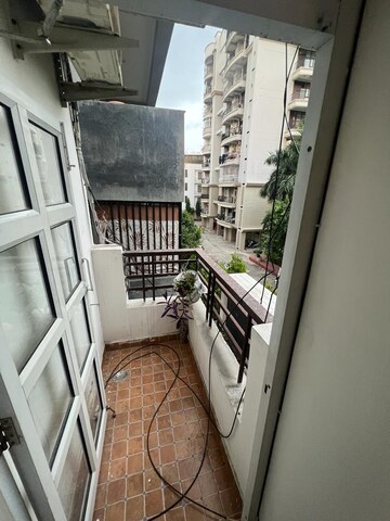 Balcony in 1 BHK Builder Floor at Ansal Sushant Lok I, Sector 43 – for Rent
