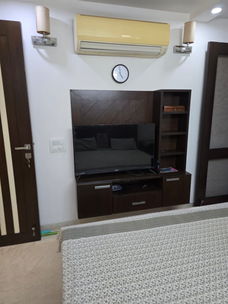 undefined, safdarjung enclave 3 Bedroom 150 Sq.Yd. Builder Floor In Safdarjung Enclave Delhi 7999955