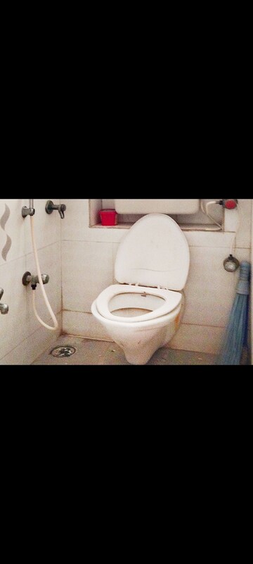 Bathroom in  Pg at Malad West – for Rent