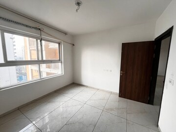 Room in 2 BHK Apartment at Rishita Manhattan, Gomti Nagar – for Rent