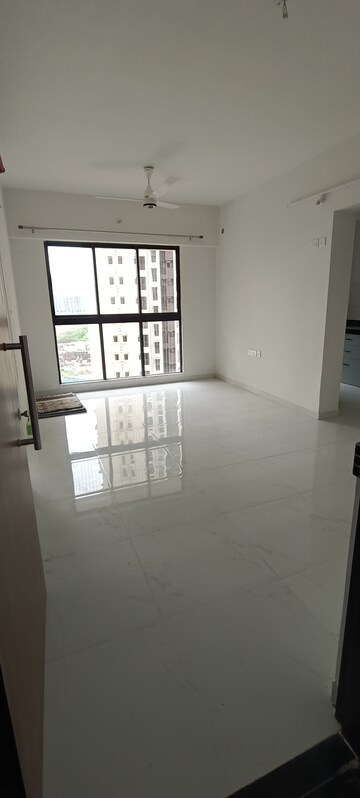 Room in 1.5 BHK Apartment at Runwal Gardens, Dombivli East – for Rent