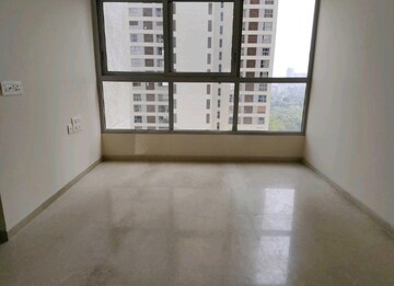 Room in 2 BHK Apartment at Piramal Vaikunth, Balkum Pada – for Rent