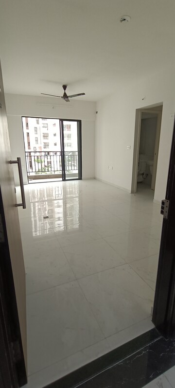 Room in 1.5 BHK Apartment at Runwal Gardens, Dombivli East – for Rent