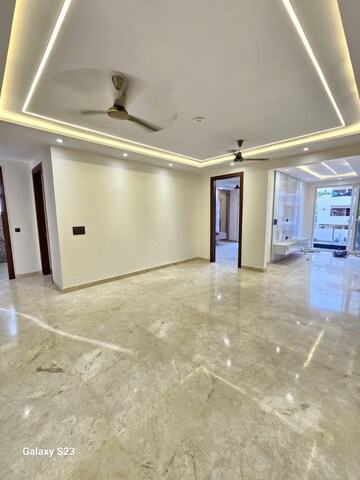 Room in 4 BHK Builder Floor at Sushant Lok 3, Sector 57 – for Sale