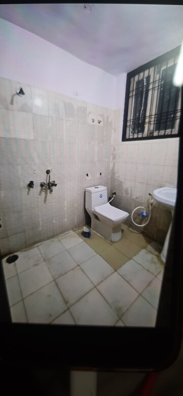 Bathroom in 3 BHK Villa at Tulip Mall, Sector 46 – for Rent