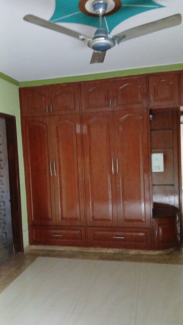 Furnished Amenities in 3 BHK Apartment at Gail Apartments, Sector 62 – for Rent