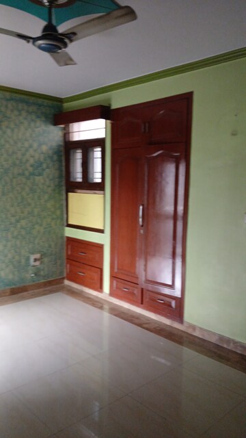Furnished Amenities in 3 BHK Apartment at Gail Apartments, Sector 62 – for Rent