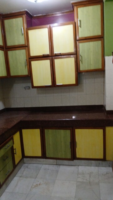 Furnished Amenities in 3 BHK Apartment at Gail Apartments, Sector 62 – for Rent