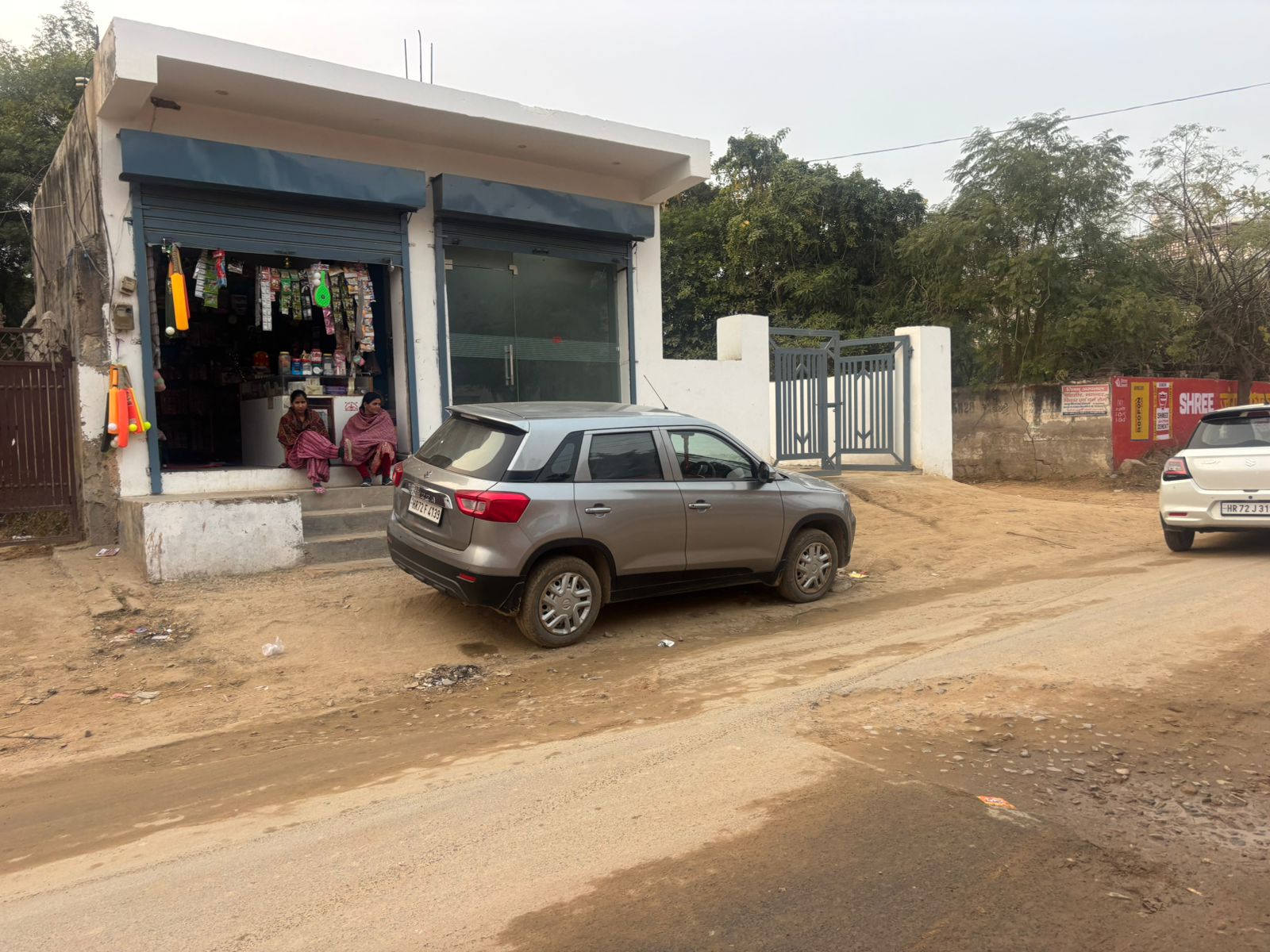 Plot For Sale in Vatika Kunj