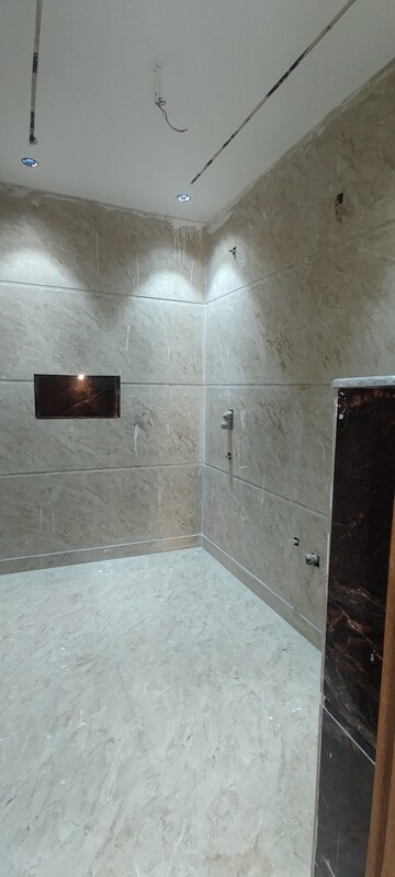 Bathroom in 3 BHK Builder Floor at Bansal Homes, Green Fields Colony – for Sale