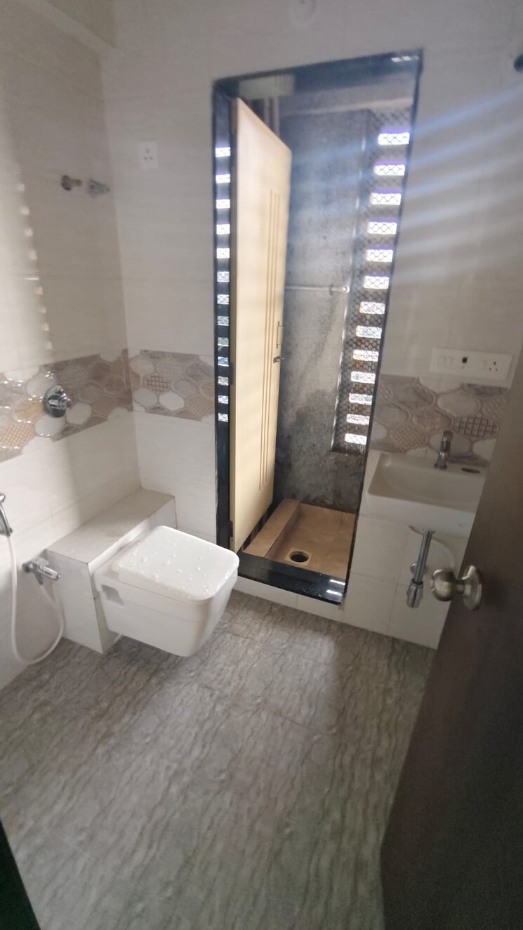 Bathroom, panchpakhadi-jewel 2 Bedroom 650 Sq.Ft. Apartment In Panch Pakhadi Thane 8000377