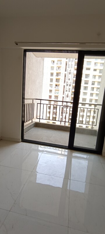Room in 2 BHK Apartment at Runwal Gardens, Dombivli East – for Rent