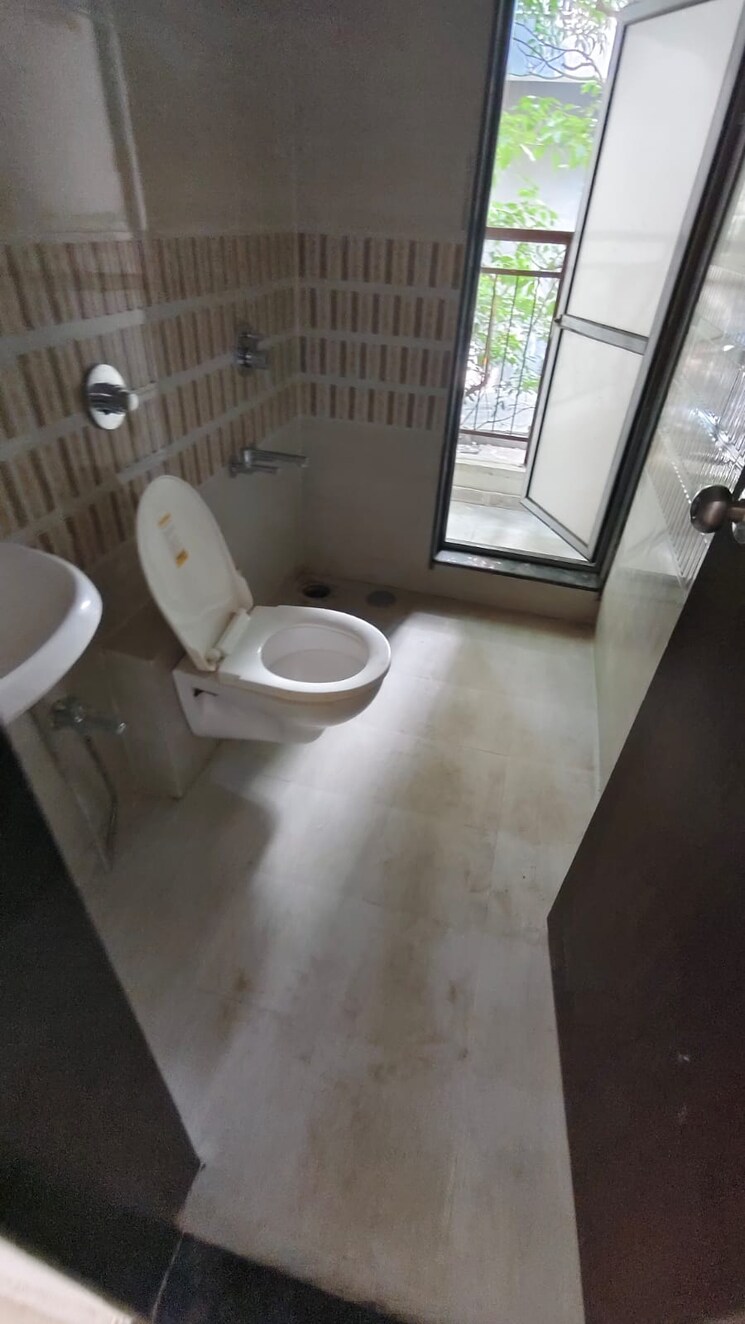 Bathroom, sapta-gayatri 2 Bedroom 664 Sq.Ft. Apartment In Vishnu Nagar Thane 8000425