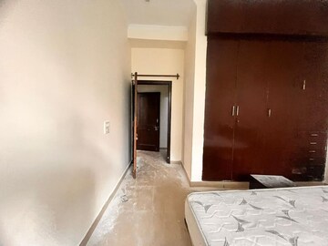 Building Lobby in 3 BHK Builder Floor at SS Mayfield Gardens, Sector 51 – for Rent