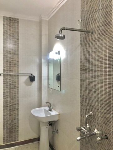 Bathroom in 3 BHK Builder Floor at SS Mayfield Gardens, Sector 51 – for Rent
