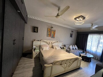 Bedroom in 4 BHK Apartment at Nahars Everest, Versova – for Sale