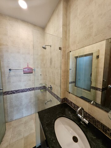 Attached Bathroom in 5 BHK Apartment at Oberoi Realty Splendor, Jogeshwari East – for Rent