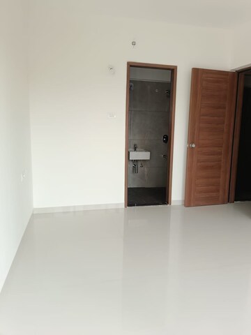 Room in 2 BHK Apartment at Rohan Silver Gracia, Ravet – for Rent