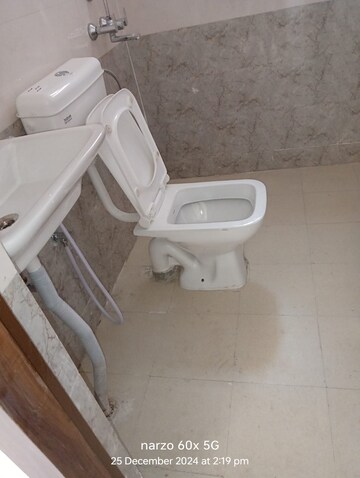 Bathroom in 3 BHK Apartment at ROF Aalayas Phase 2, Sector 102 – for Rent