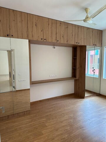 Room in 3 BHK Apartment at Mantri Lithos, Thanisandra – for Rent