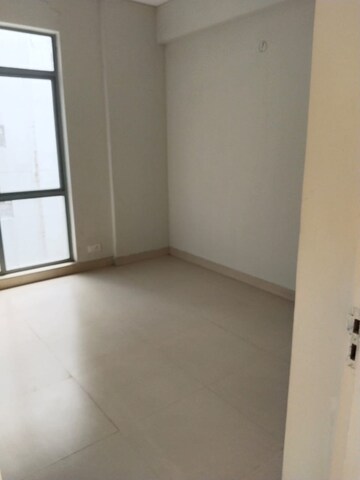 Room in 3 BHK Apartment at Vatika Lifestyle Homes, Sector 83 – for Sale