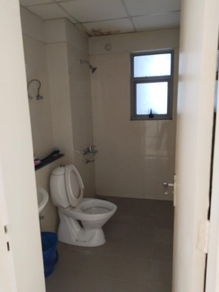 Bathroom, vatika-lifestyle-homes 3 Bedroom 1735 Sq.Ft. Apartment In Sector 83 Gurgaon 8000895