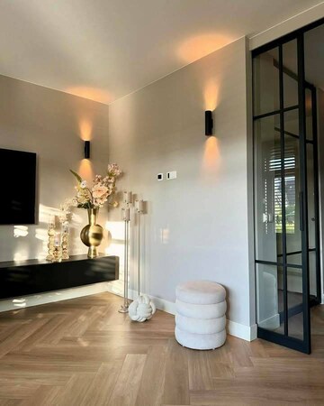 Living Room in 2.5 BHK Builder Floor at Krishna Nagar – for Rent