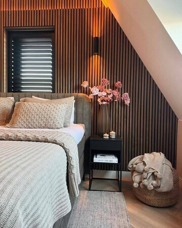 Bedroom in 2.5 BHK Builder Floor at Krishna Nagar – for Rent