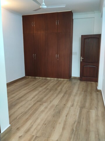 Room in 3 BHK Builder Floor at SS Mayfield Gardens, Sector 51 – for Rent