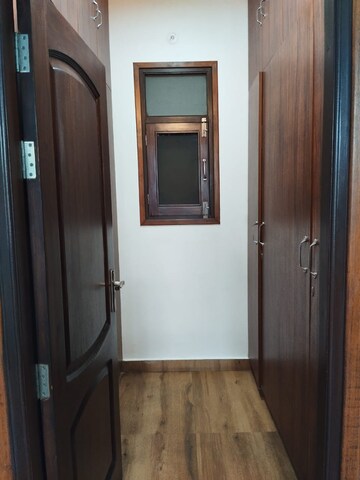 Building Lobby in 3 BHK Builder Floor at SS Mayfield Gardens, Sector 51 – for Rent