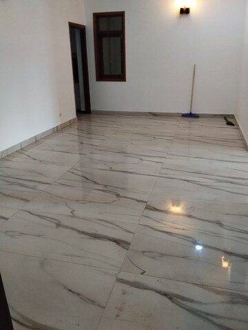 Room in 3 BHK Builder Floor at SS Mayfield Gardens, Sector 51 – for Rent
